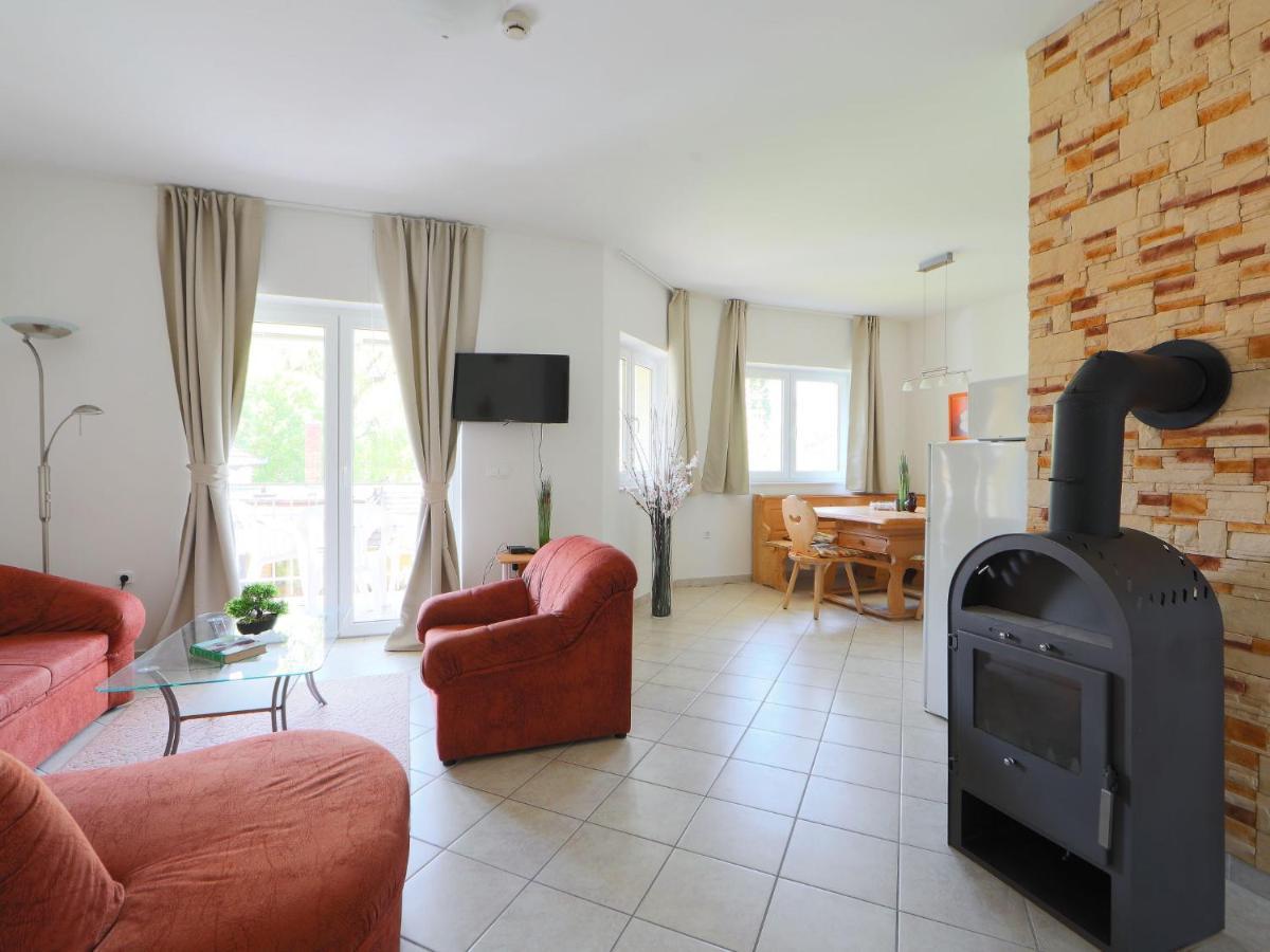 Apartment Amarillo 2 By Interhome บาลาตอนเคเรสตูร์ ภายนอก รูปภาพ